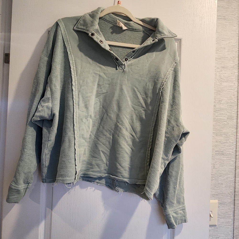 Peach Love California Soft Green Sweatshirt Size S Euc